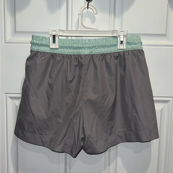 Nike women’s shorts size small - Picture 2 of 5